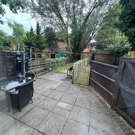 20Mins To Bakerst, Harry Potter & Wembley Stadium! Apartment Northwood  Luaran gambar