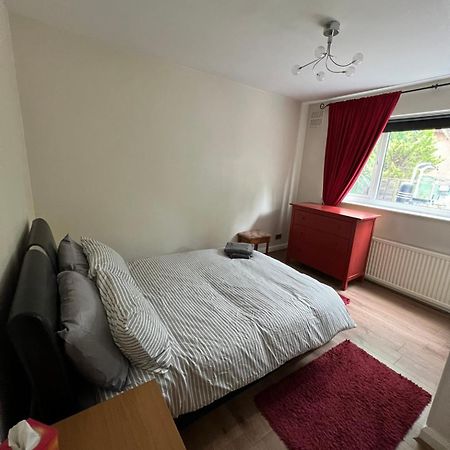 20Mins To Bakerst, Harry Potter & Wembley Stadium! Apartment Northwood  Luaran gambar