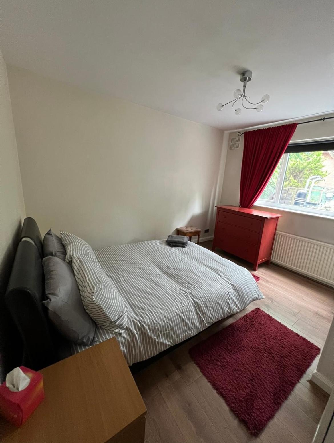 20Mins To Bakerst, Harry Potter & Wembley Stadium! Apartment Northwood  Luaran gambar